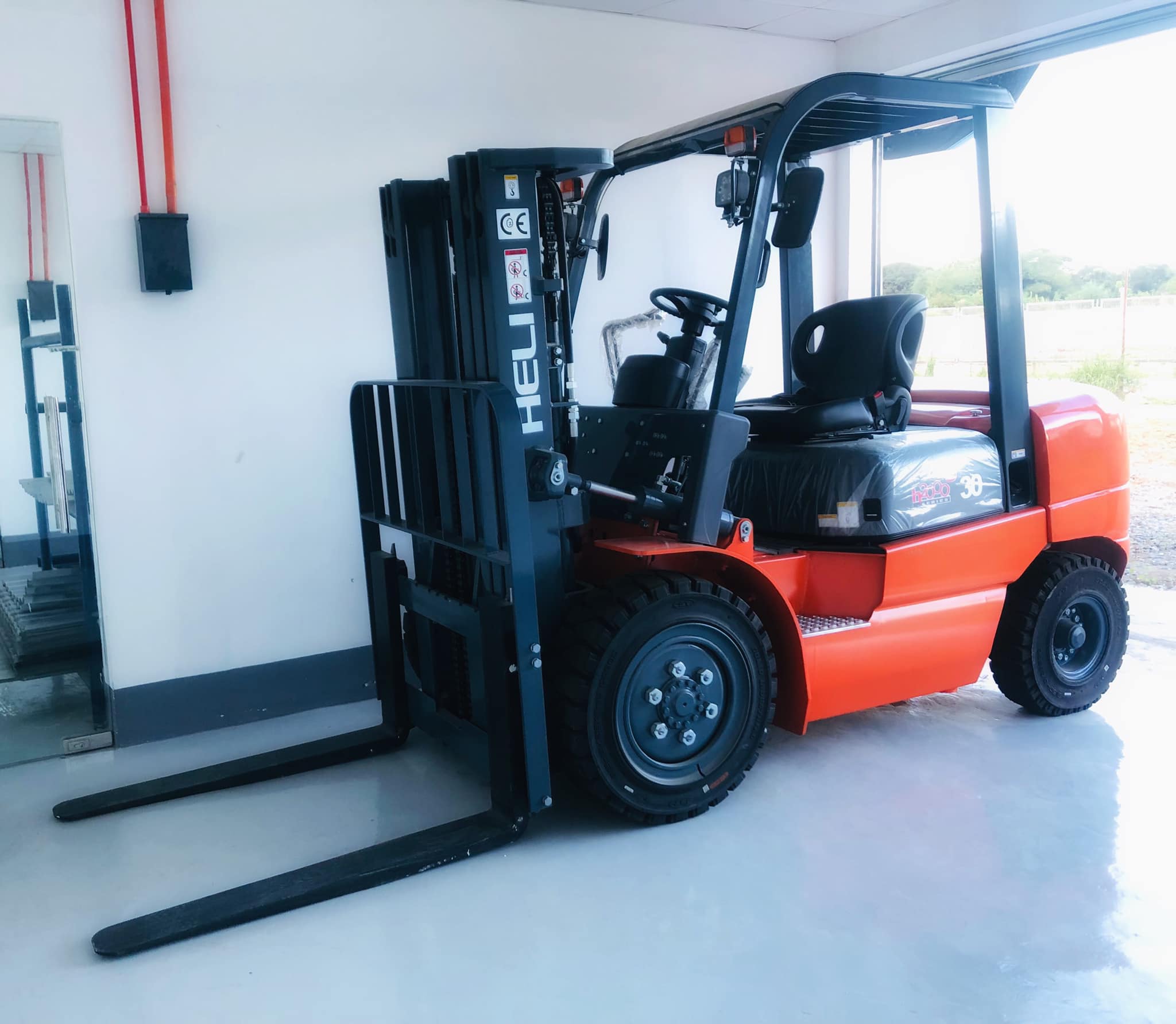 FOR SALE BRAND NEW HELI FORKLIFT BRAND H2000 SERIES 3TONS DIESEL