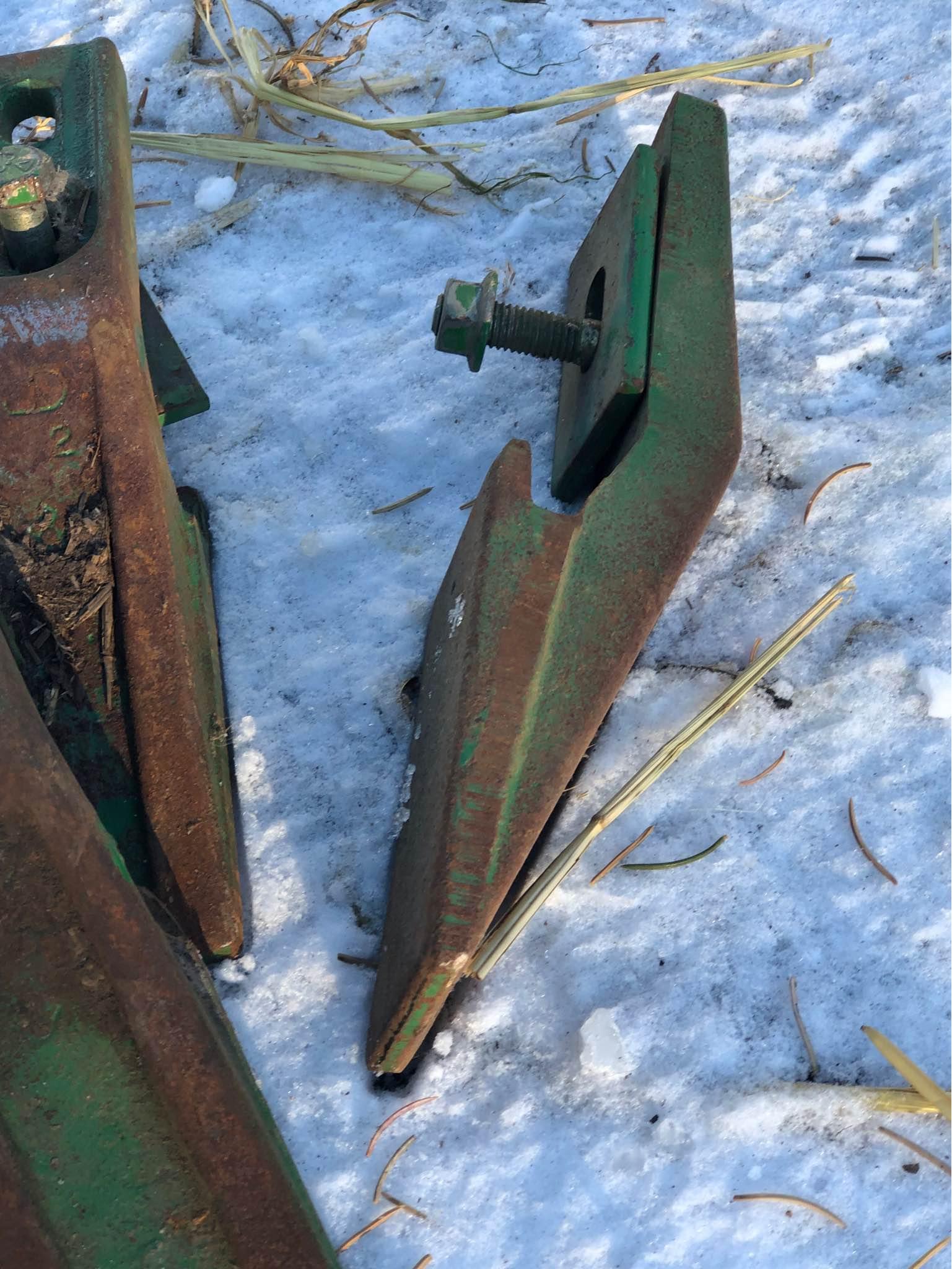 Bucket teeth John Deere Machine Bluebook