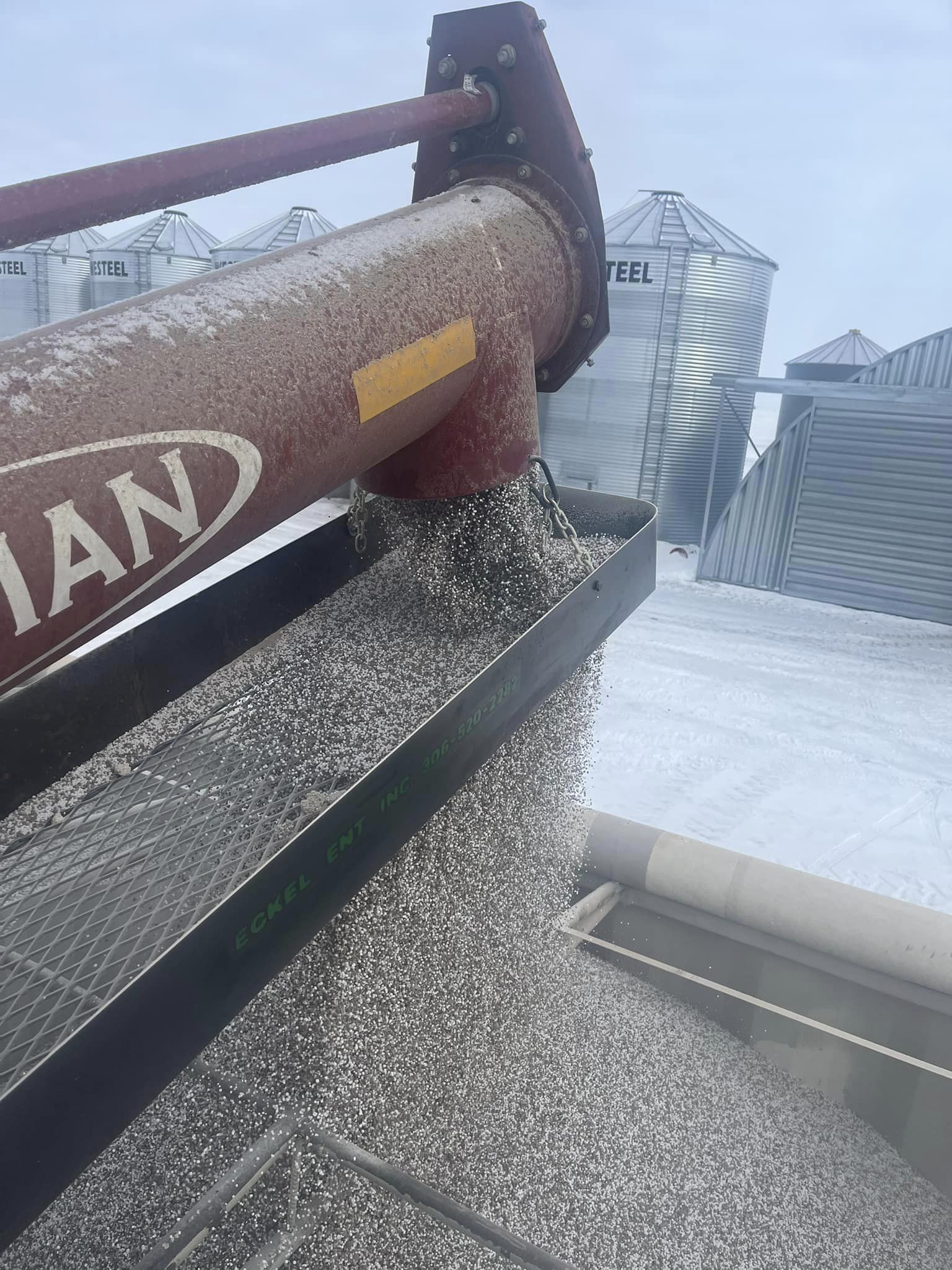 Fertilizer screen for removing lumps Machine Bluebook