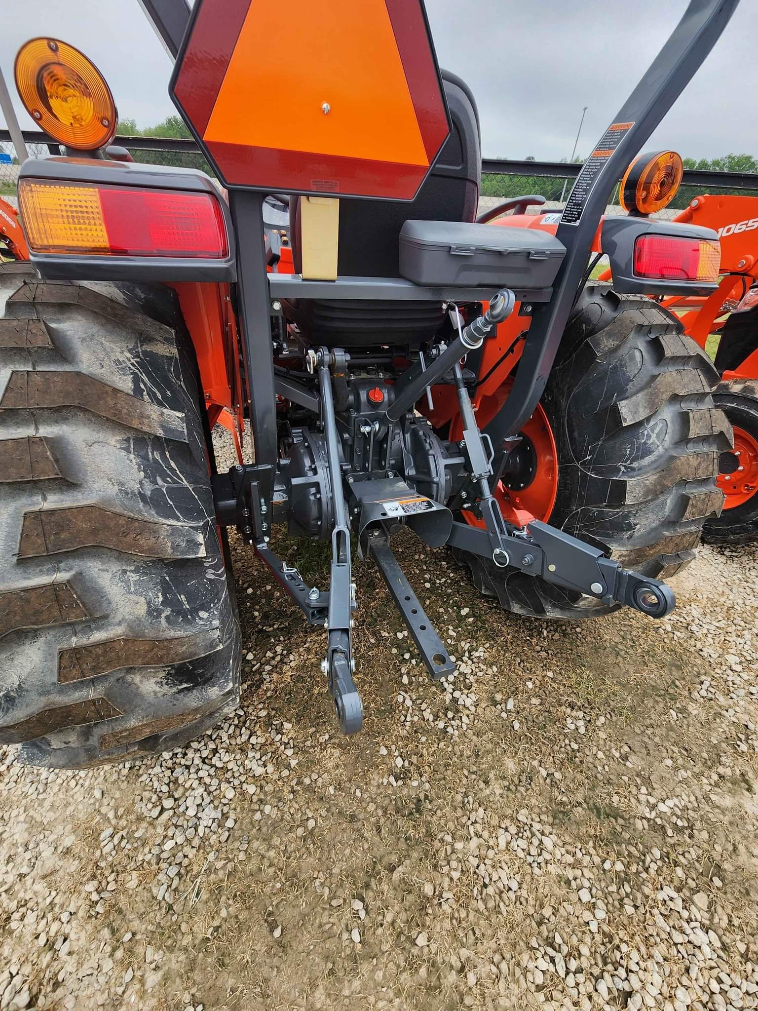 New kubota mx5400hst tractor with loader Pto hp,46.5 Lift capacity