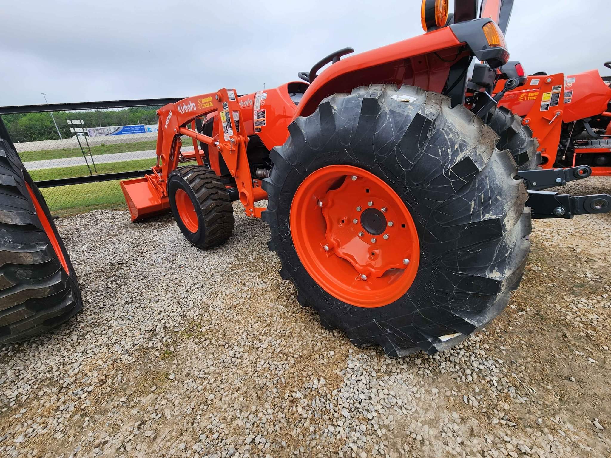 New kubota mx5400hst tractor with loader Pto hp,46.5 Lift capacity