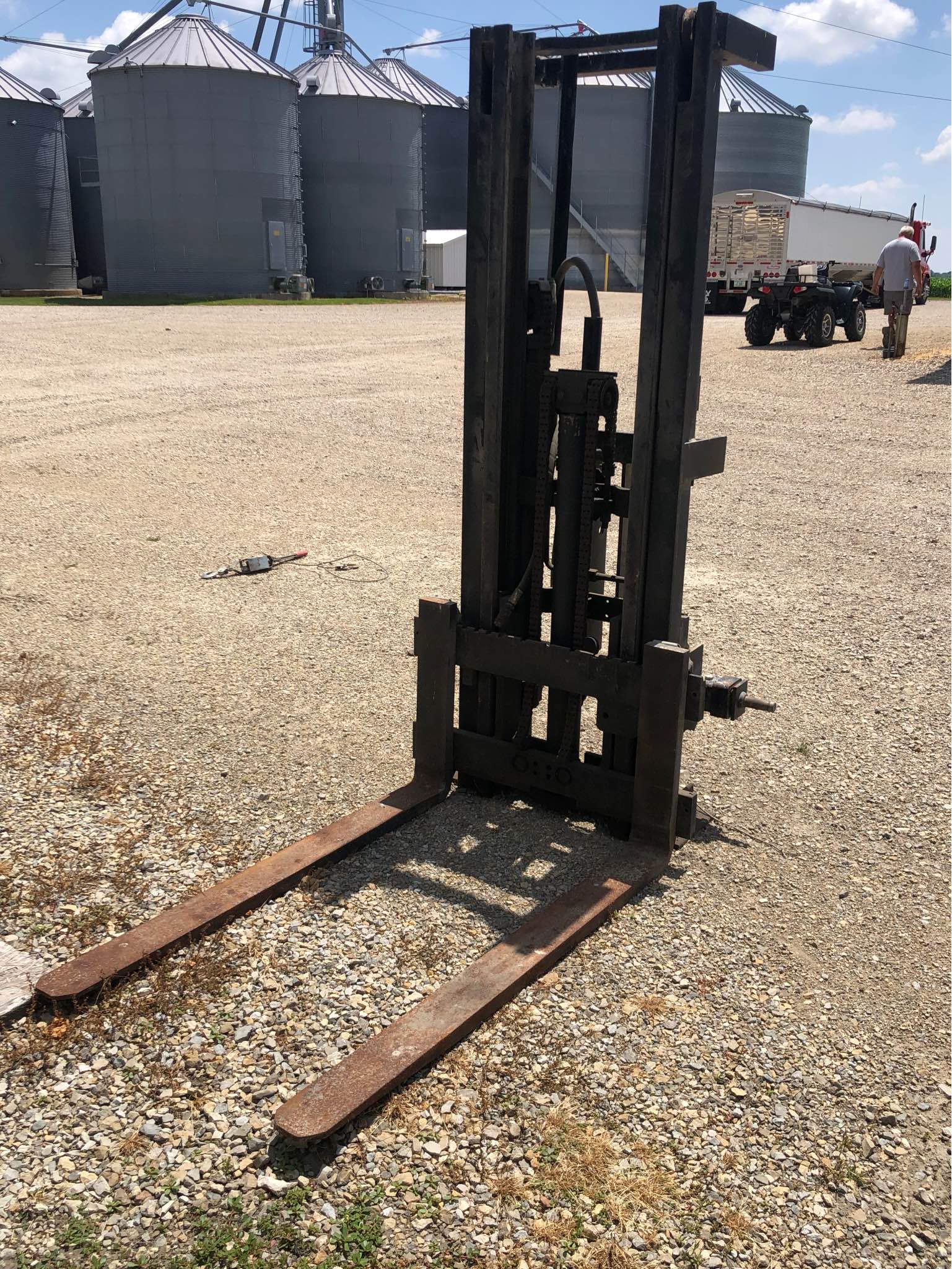 Three point forklift made from forklift mast. 2 Stage 48 inch forks